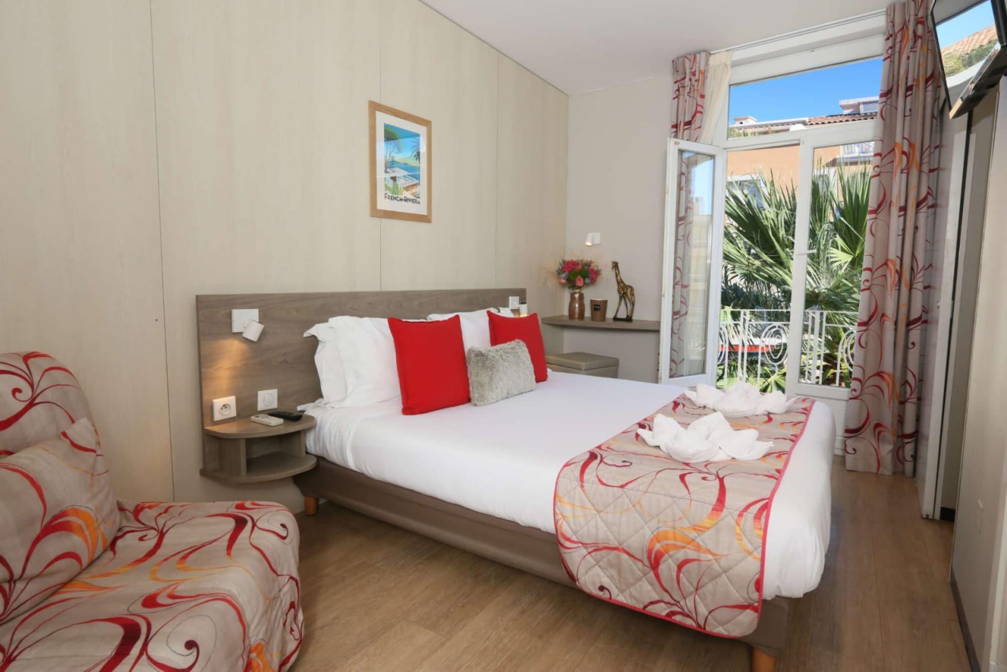 Brit Hotel Confort Le Revest แซ็งต์-แมกซีม ภายนอก รูปภาพ