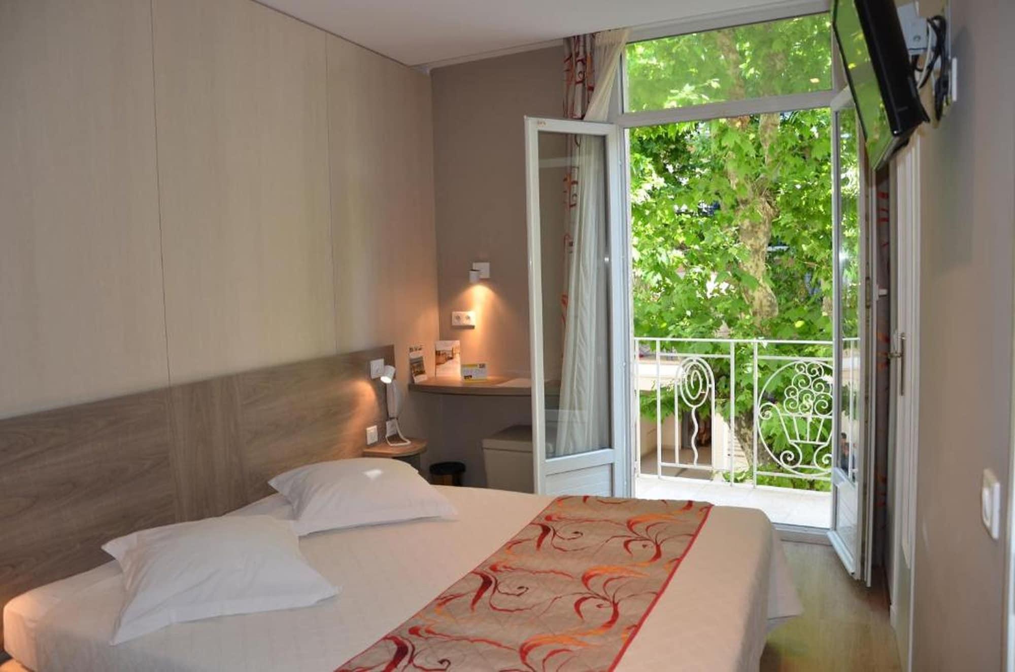 Brit Hotel Confort Le Revest แซ็งต์-แมกซีม ภายนอก รูปภาพ