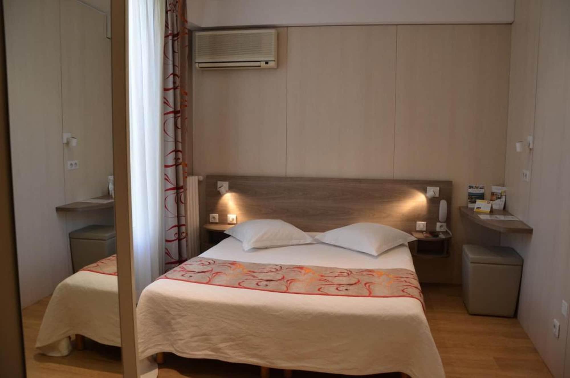 Brit Hotel Confort Le Revest แซ็งต์-แมกซีม ภายนอก รูปภาพ