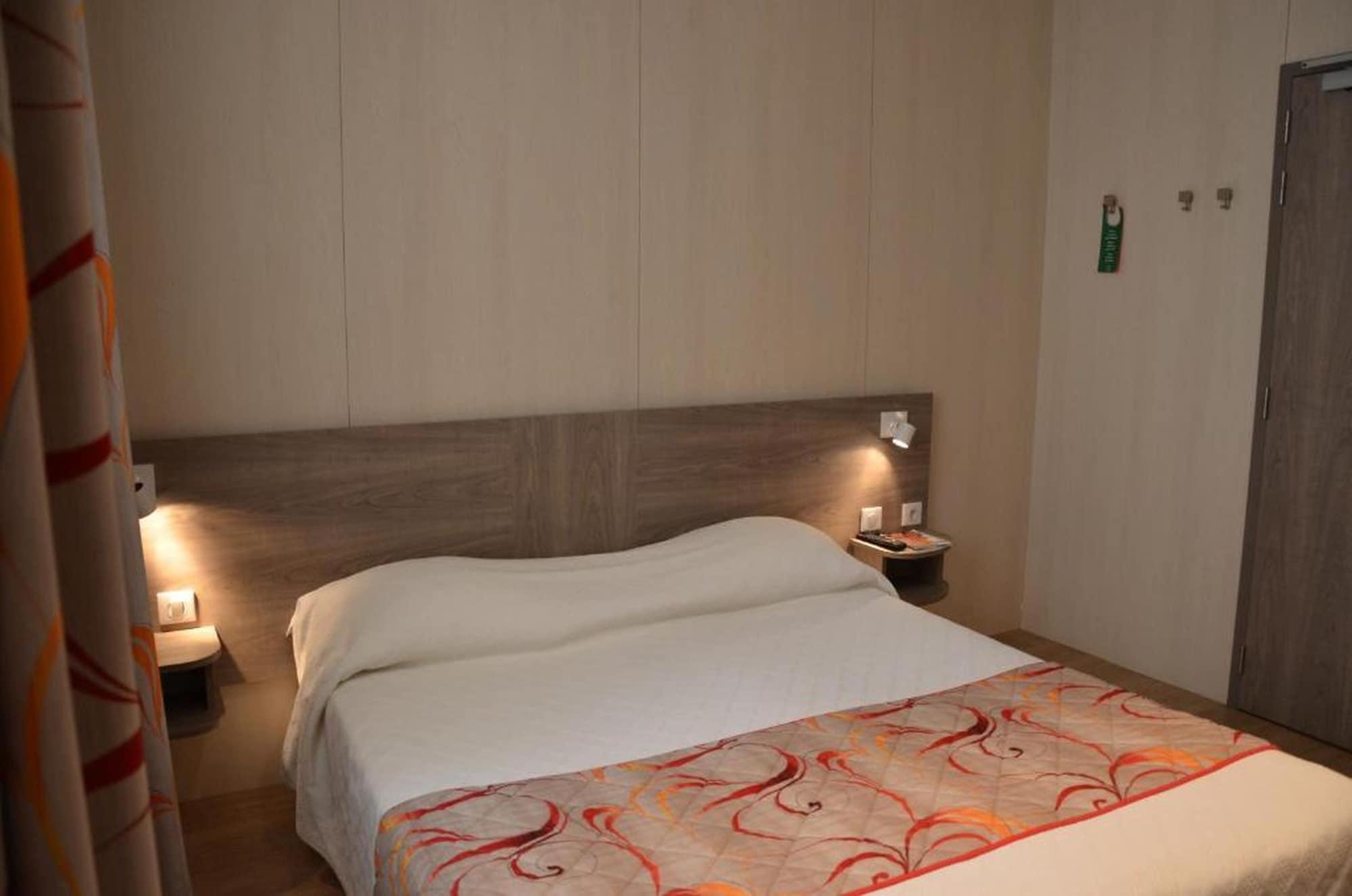 Brit Hotel Confort Le Revest แซ็งต์-แมกซีม ภายนอก รูปภาพ