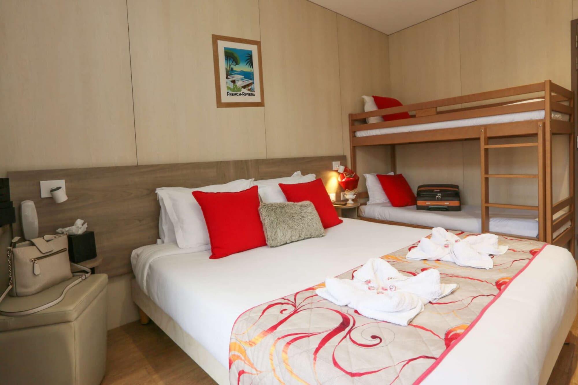 Brit Hotel Confort Le Revest แซ็งต์-แมกซีม ภายนอก รูปภาพ