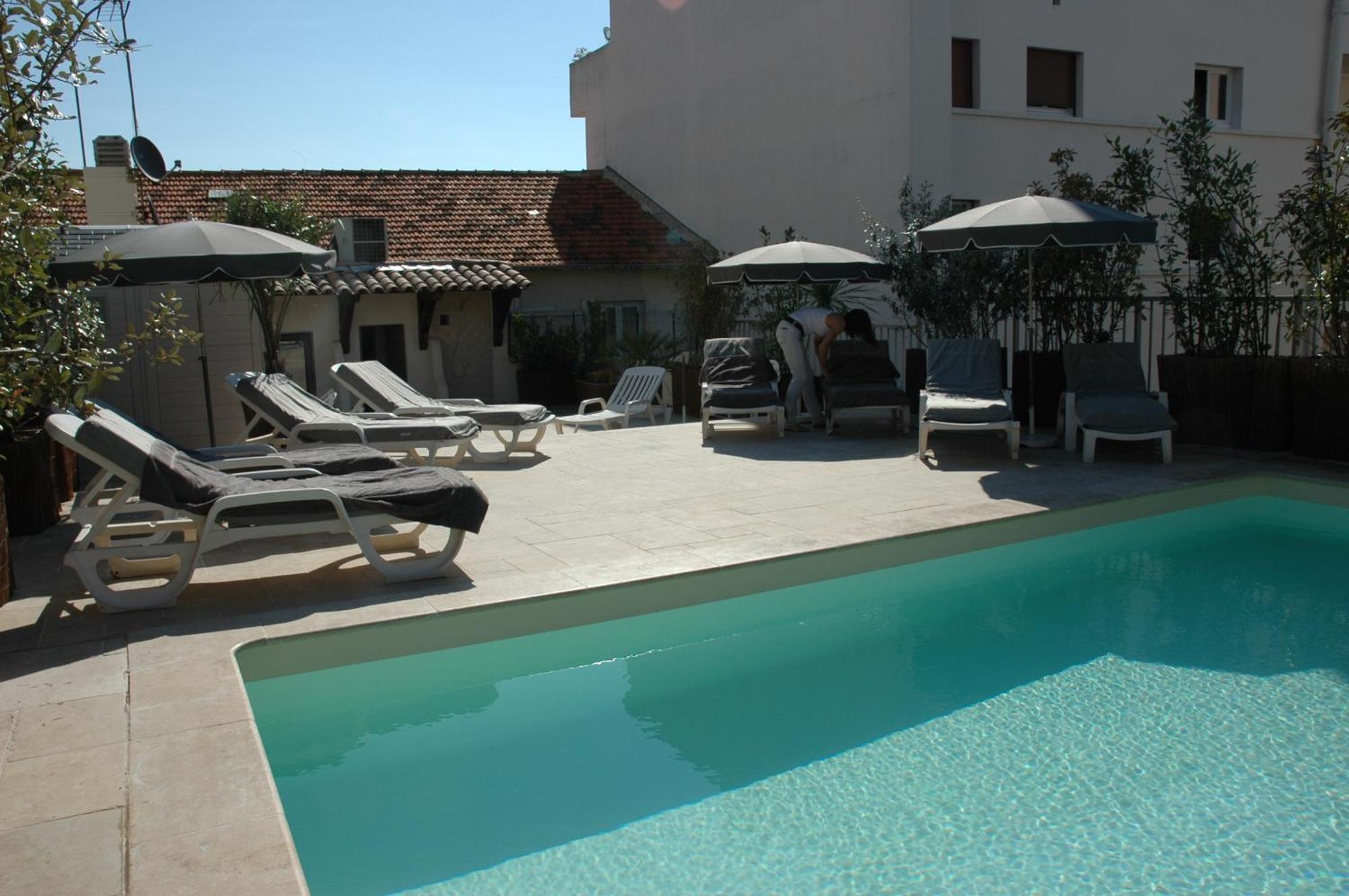Brit Hotel Confort Le Revest แซ็งต์-แมกซีม ภายนอก รูปภาพ