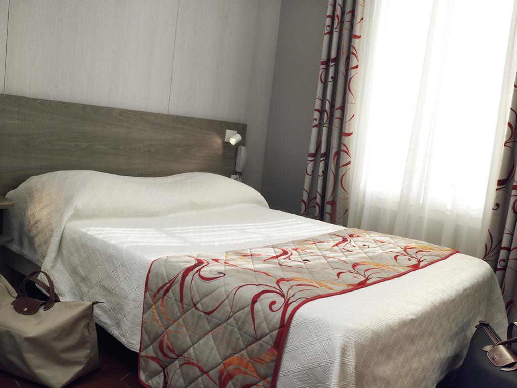 Brit Hotel Confort Le Revest แซ็งต์-แมกซีม ภายนอก รูปภาพ