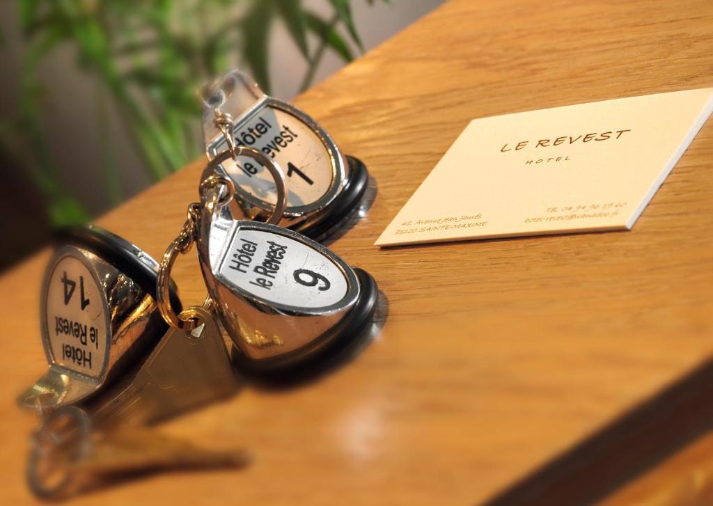 Brit Hotel Confort Le Revest แซ็งต์-แมกซีม ภายนอก รูปภาพ